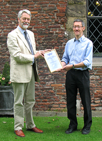 Professor Mike Mendl (right) receives the UFAW Medal from Dr Robert Hubrecht, UFAW Chief Executive, at the UFAW conference held at the York Merchant Adventurers’ Hall on 26th June